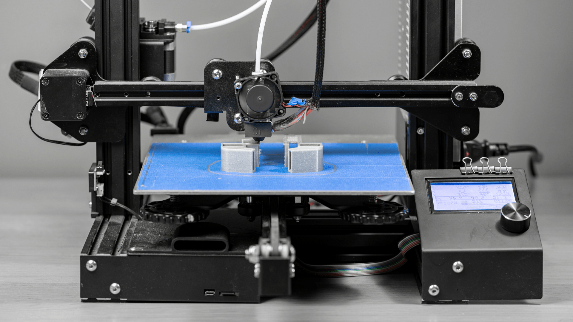 3D-gedruckte Halterung als Innenstruktur für ein Kunststoffgehäuse