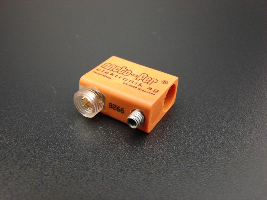 orangefarbenes quittierelement von Meto-Fer